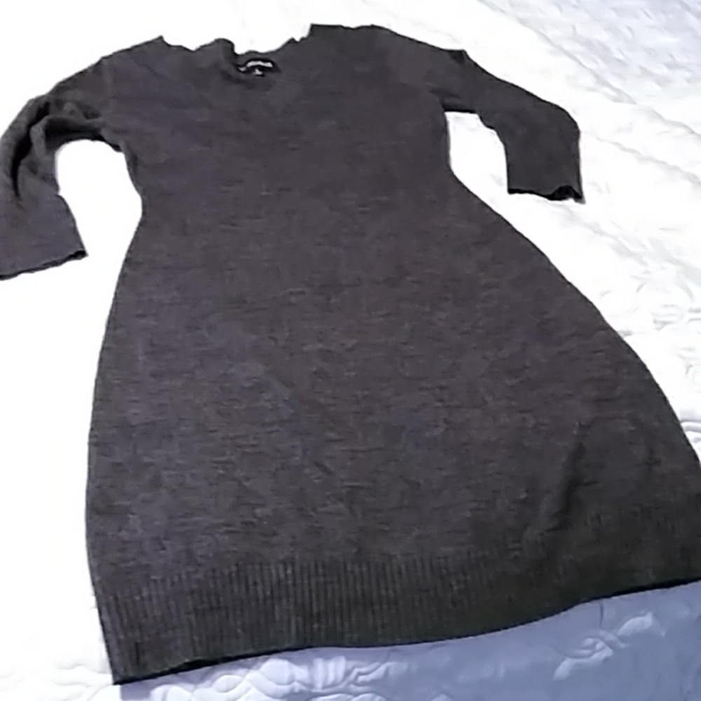 My Michelle Gray  V Neck Sweater Dress 😍3/$21